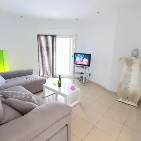 Leon Inmo Pia - 11084 Villa Empuriabrava